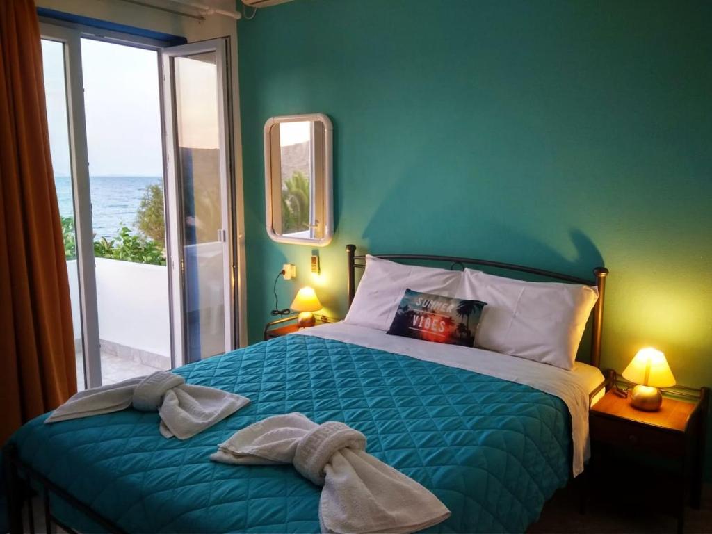 Llit o llits en una habitació de Psathi Beach