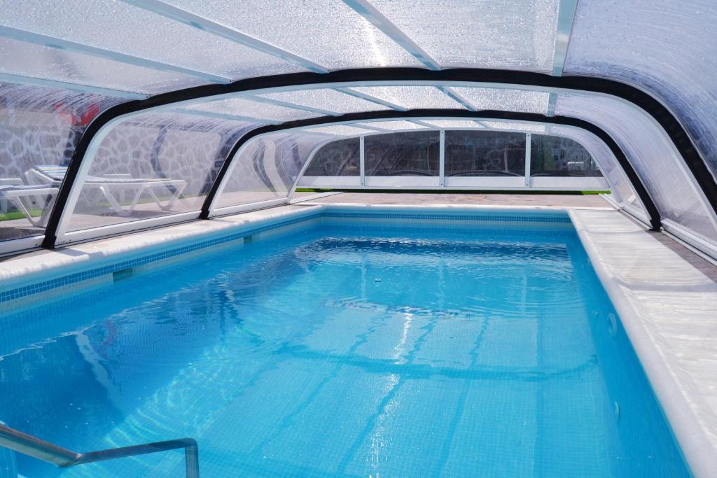 Bazén v ubytování Casa Rural Finca Paraíso. Heated pool nebo v jeho okolí