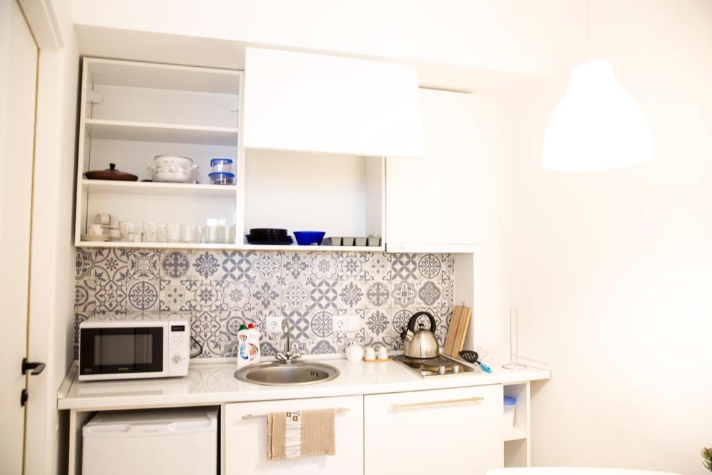 Kuchyň nebo kuchyňský kout v ubytování Meidan Suites