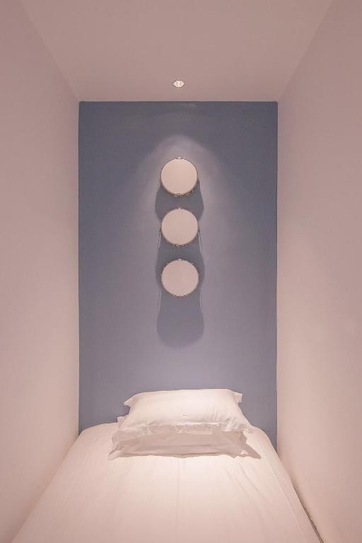 Postel nebo postele na pokoji v ubytování Huizhou Xilin West Lake Boutique Hotel
