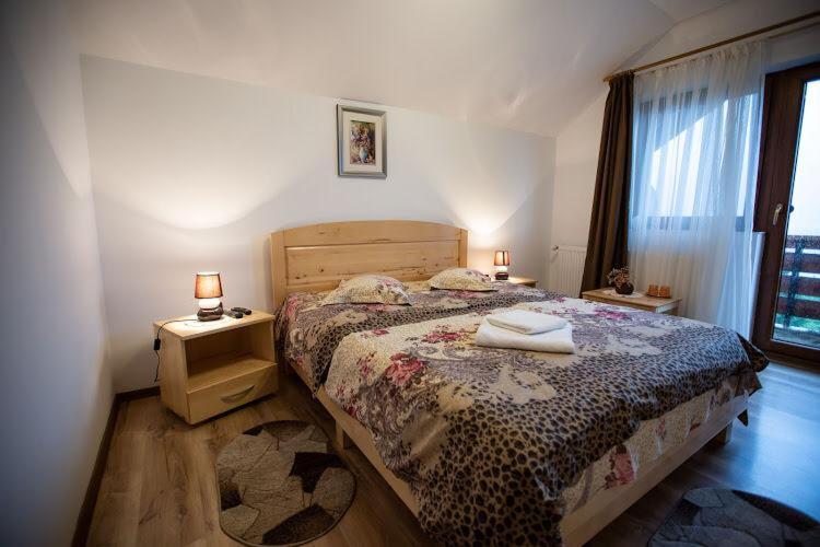 Postel nebo postele na pokoji v ubytování Pensiunea Lia Colibita