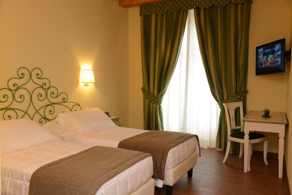 Postel nebo postele na pokoji v ubytování Hotel Borgo Antico