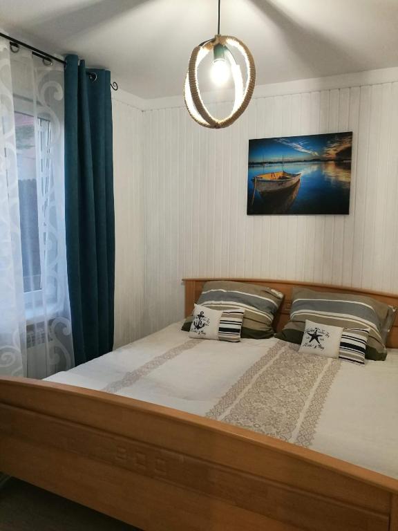 Posteľ alebo postele v izbe v ubytovaní Dom nad Wigrami