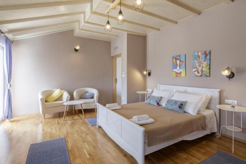 Postel nebo postele na pokoji v ubytování Apartments Mardešić