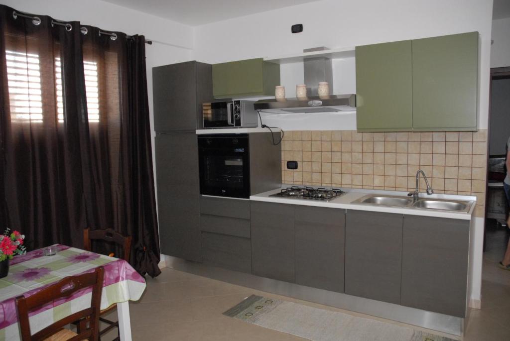 A kitchen or kitchenette at Oasi Tortuga Residence Piscina e barbecue h24