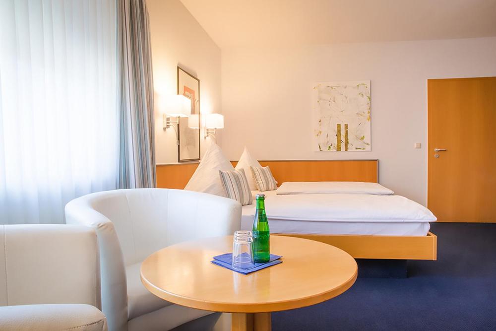 Postel nebo postele na pokoji v ubytování Hotel Lauer
