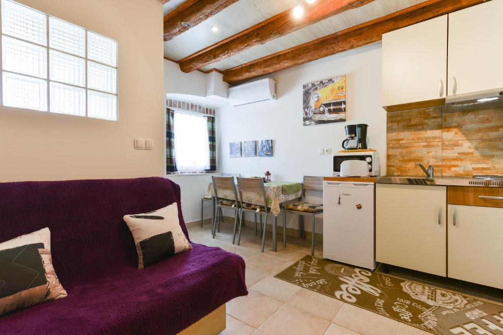 Kuchyňa alebo kuchynka v ubytovaní Studios Villa Romantica
