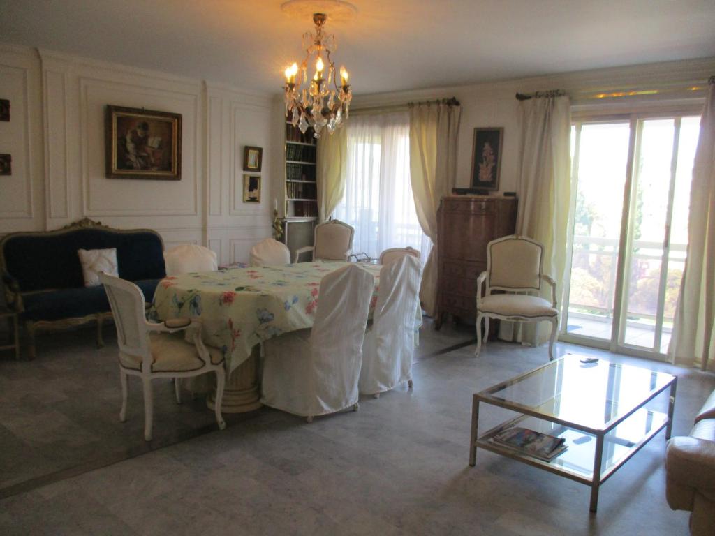 a living room with a table and chairs at Cannes Mimosas One Bedroom in Cannes