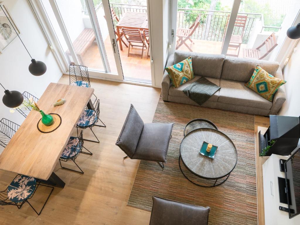 a living room with a couch and a table and chairs at Perla Azul - Sa Riera/Begur in Begur