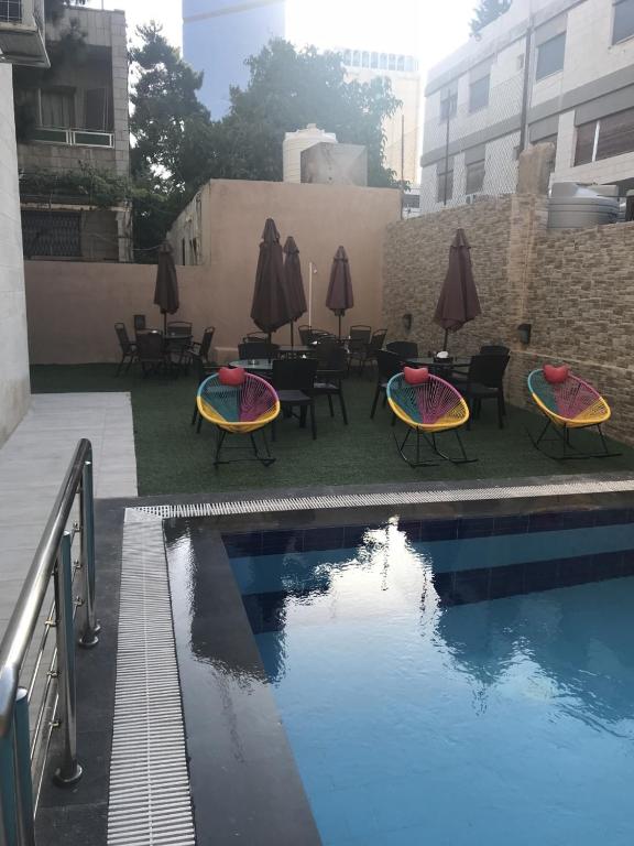 Bazén v ubytování Almond Hotel Apartments nebo v jeho okolí