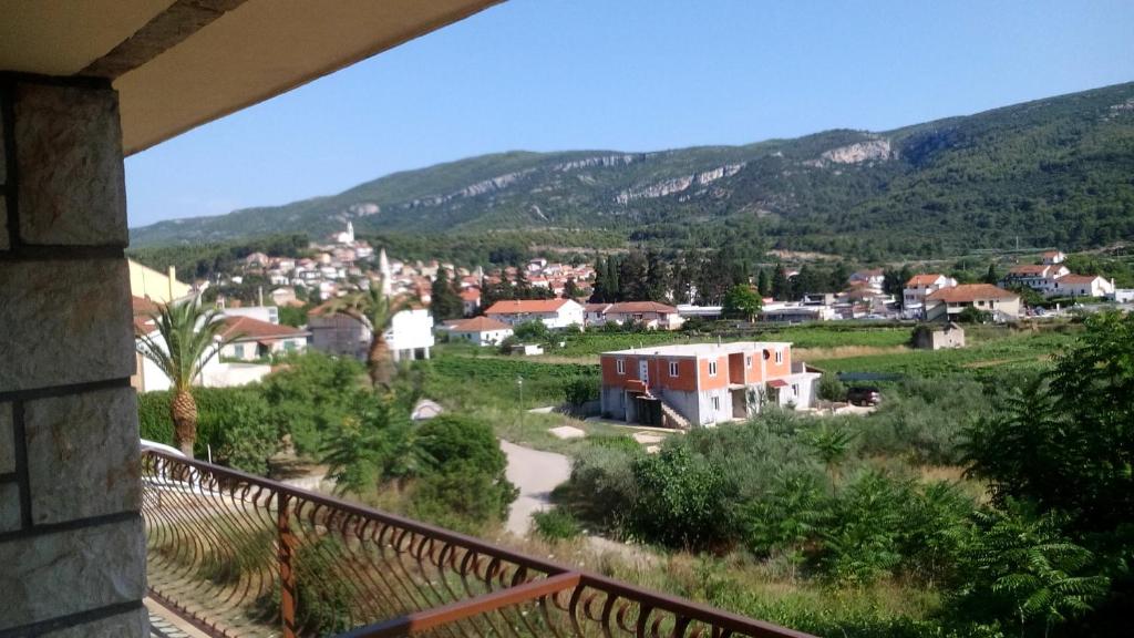Nespecifikovaný výhled na hory nebo výhled na hory při pohledu z apartmánu