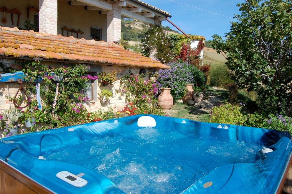 The swimming pool at or close to B&B Vento di Rose