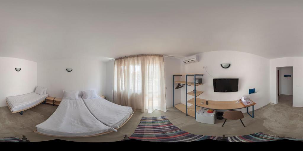 TV a/nebo společenská místnost v ubytování Hotel Mistral