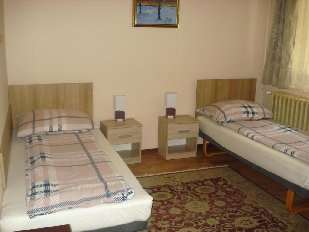 Posteľ alebo postele v izbe v ubytovaní Eszter Apartman