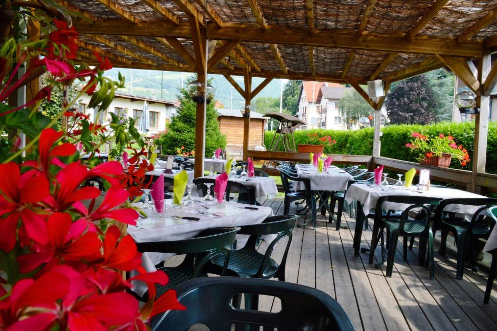 Restaurant ou autre lieu de restauration dans l'établissement Auberge de Costaroche