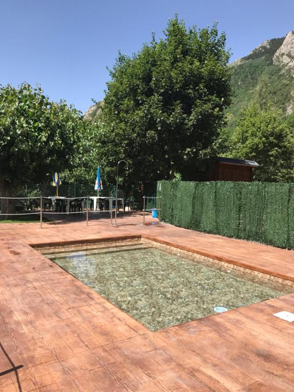 The swimming pool at or close to Camping Aneto