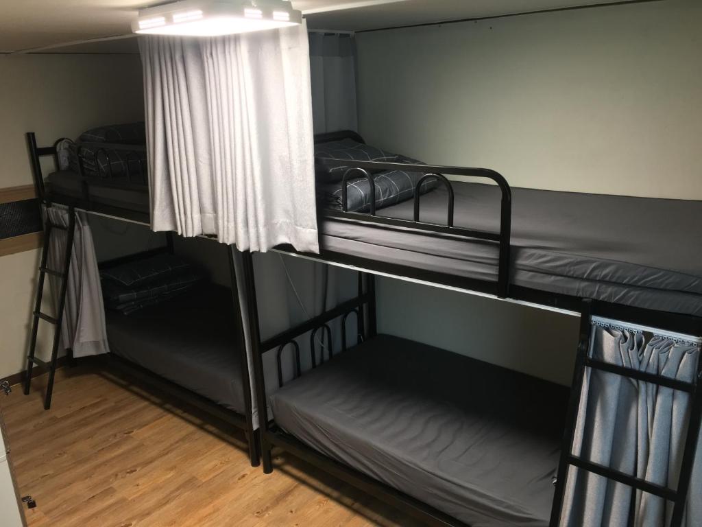 Take 1 Guesthouse Hongdae - Bed In 6-Bed Female Dormitory Room
