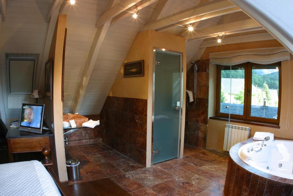TV a/nebo společenská místnost v ubytování Hotel & Spa Casa Irene