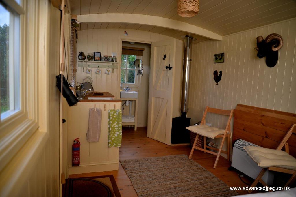 Kuchyň nebo kuchyňský kout v ubytování Glamping on the Hill