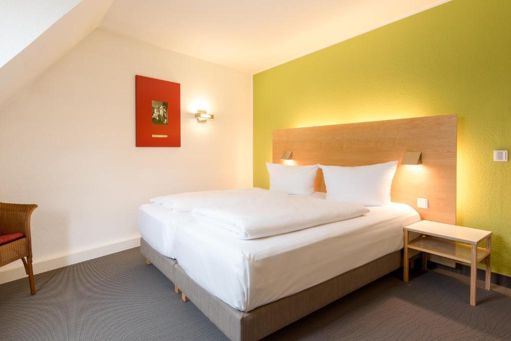 Postel nebo postele na pokoji v ubytování Hotel Nepomuk