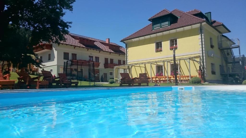 Bazén v ubytování ERLEBNISBAUERNHOF Steinerhof in Kärnten nebo v jeho okolí