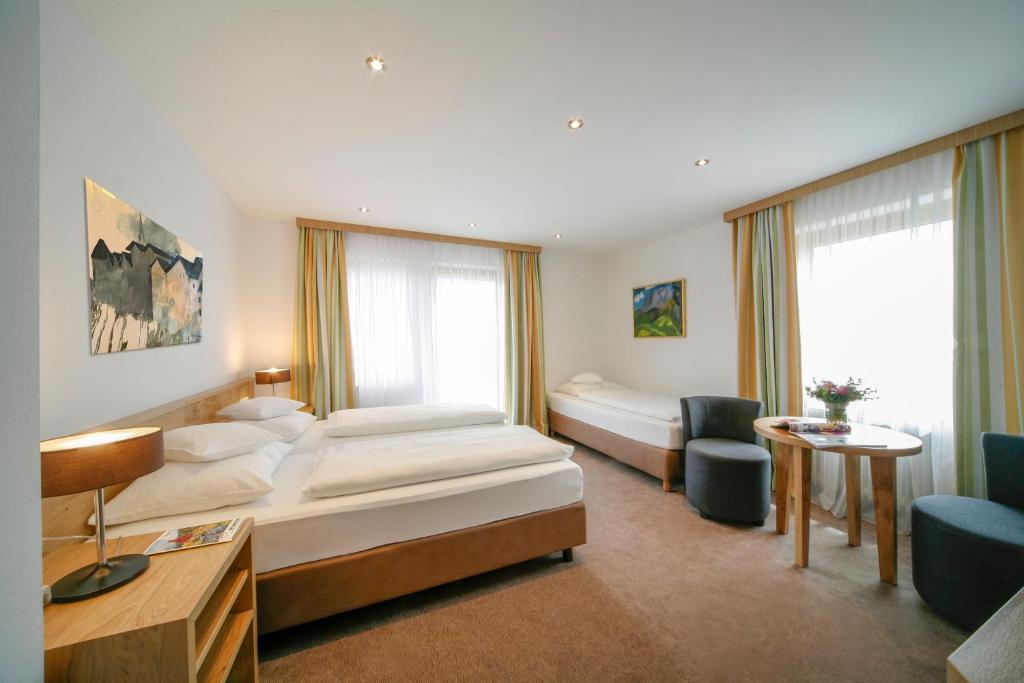 A bed or beds in a room at Hotel Resch