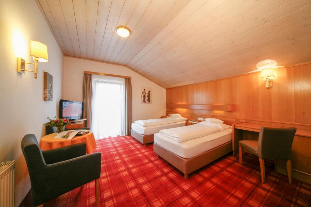 A bed or beds in a room at Hotel Resch