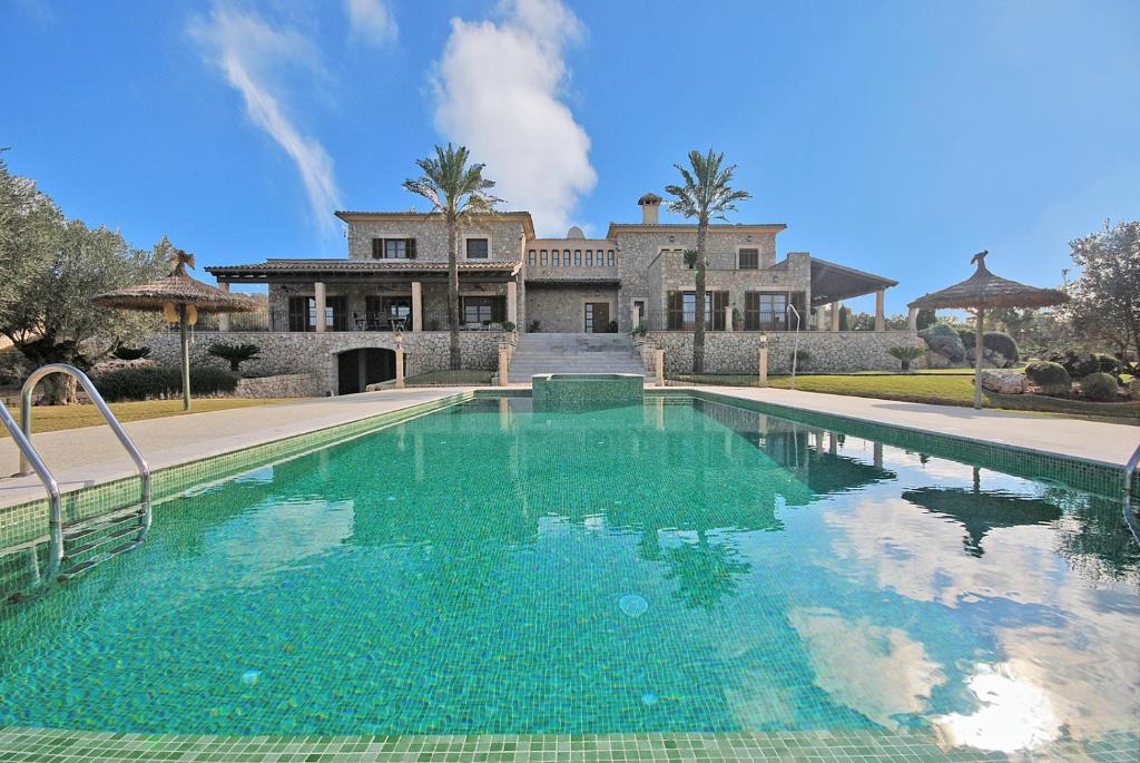 The swimming pool at or close to Villa Canova