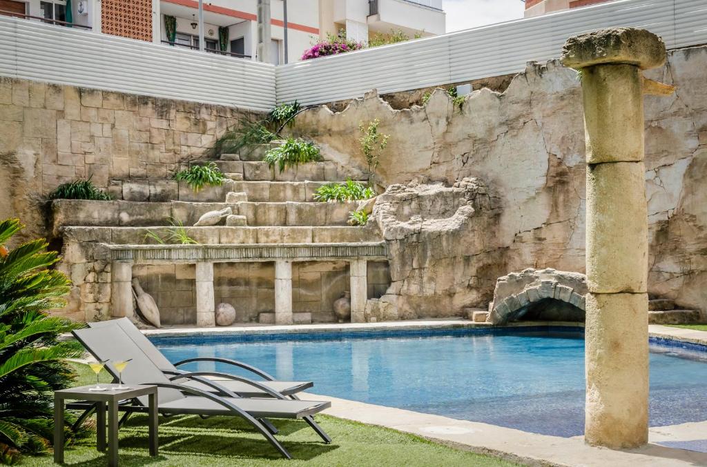 Bazén v ubytovaní Exe Cunit Suites & Spa alebo v jeho blízkosti