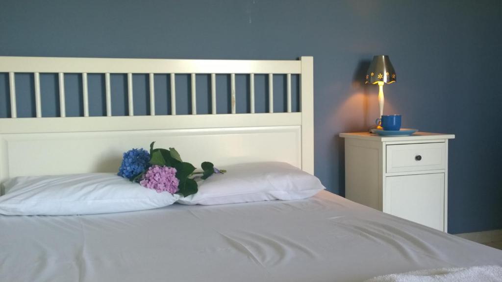 Postel nebo postele na pokoji v ubytování Ktima Holoway Apartments