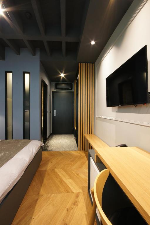 TV a/nebo společenská místnost v ubytování Hotel London B&B