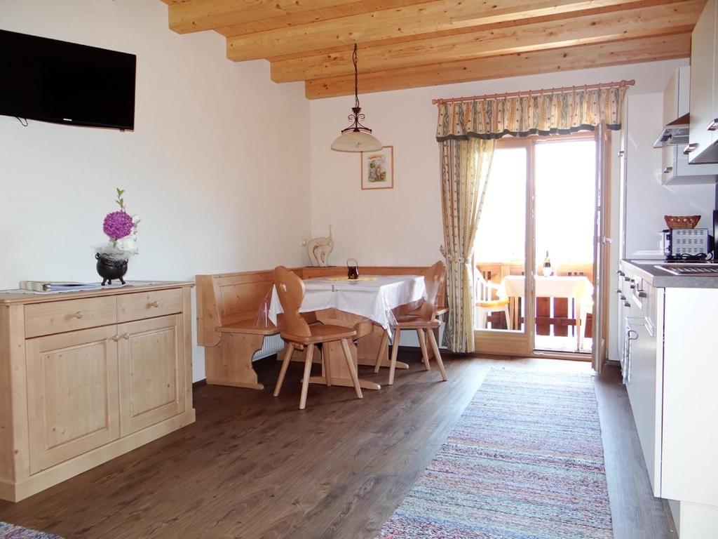 Kuchyň nebo kuchyňský kout v ubytování Hochwieserhof