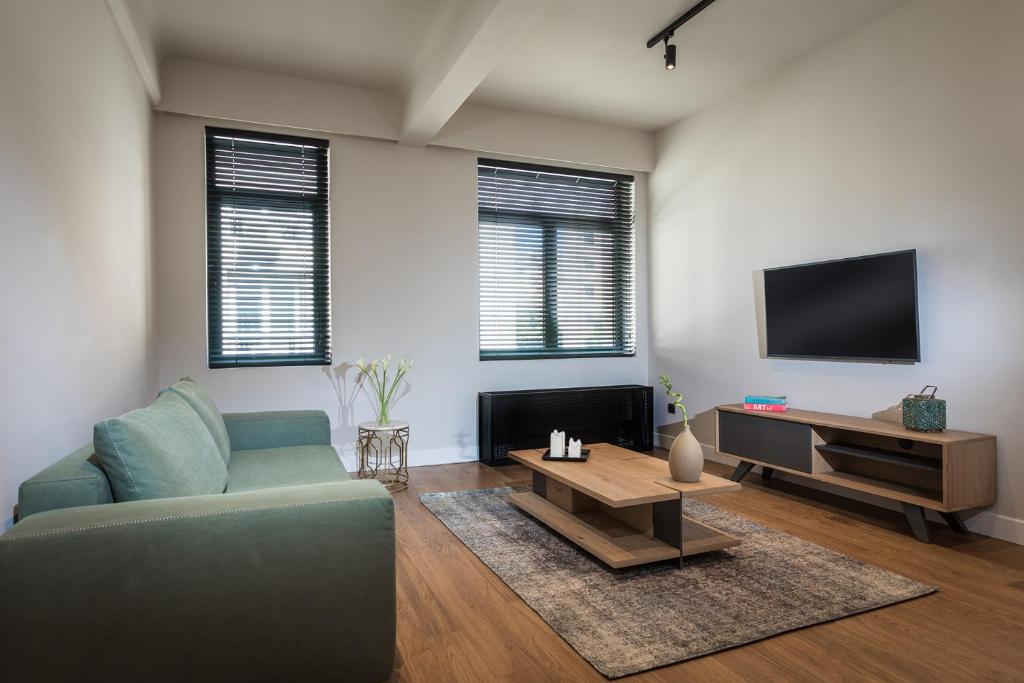 TV a/nebo společenská místnost v ubytování Klepsydra Urban Suites