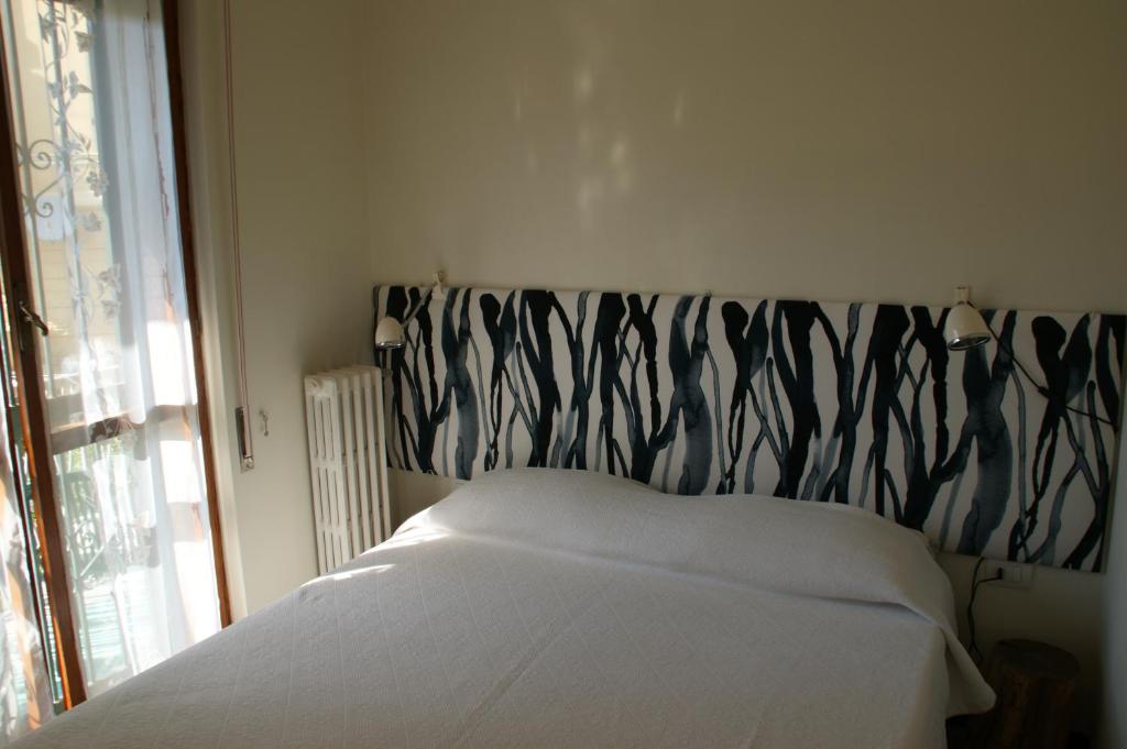 A bed or beds in a room at BLUE Apartment