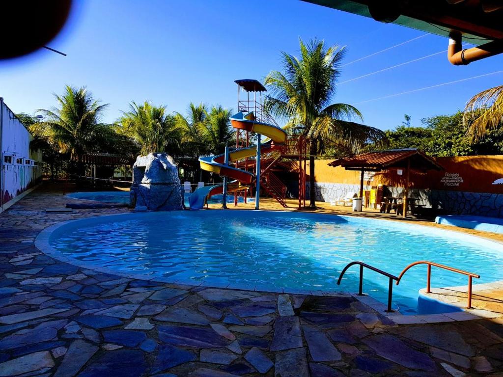 a pool at a resort with a slide at Camping Clube e Pousada Novilha de Ouro in Caldas Novas