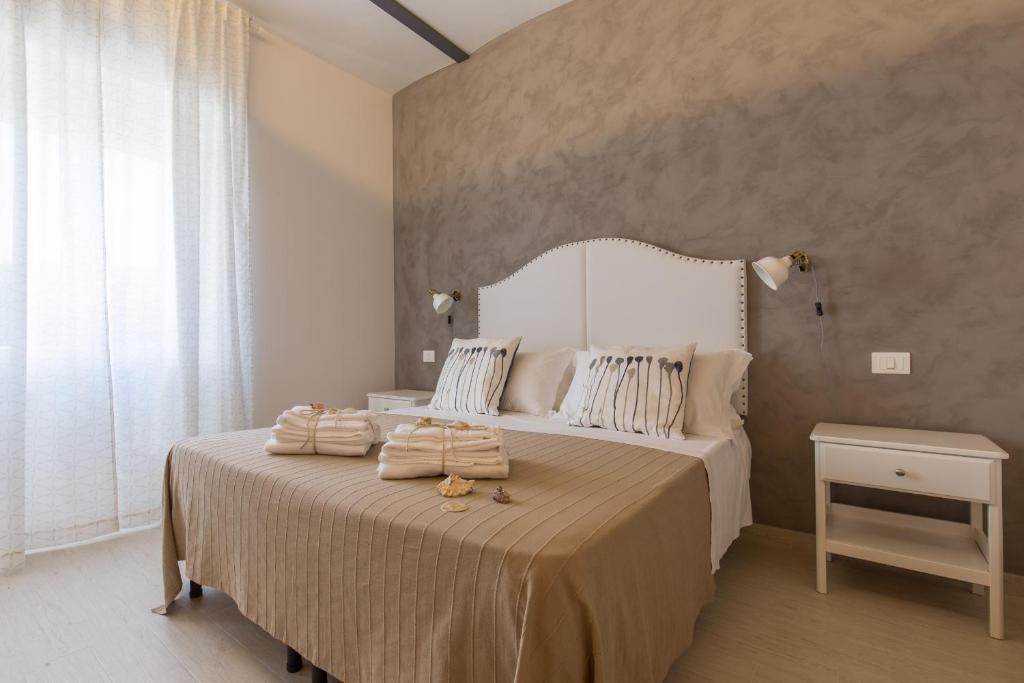 Postel nebo postele na pokoji v ubytování Al Faro Bianco B&B e Residence con parcheggio