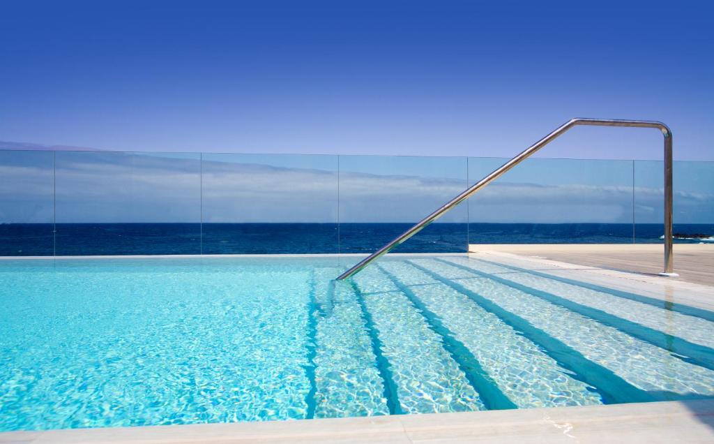Bazén v ubytování Hotel Ereza Mar - Adults Only nebo v jeho okolí