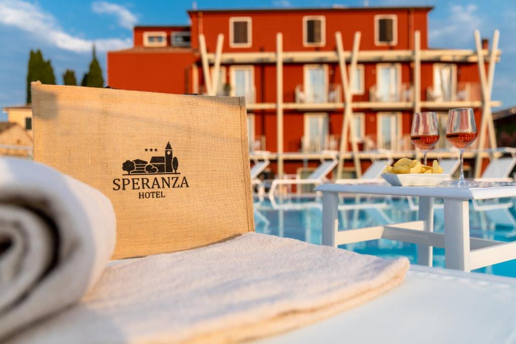 Bazén v ubytování Hotel Speranza nebo v jeho okolí