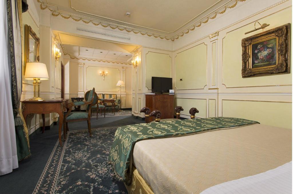 Grand Hotel Vanvitelli - Family Room (2 Adults + 2 Children)