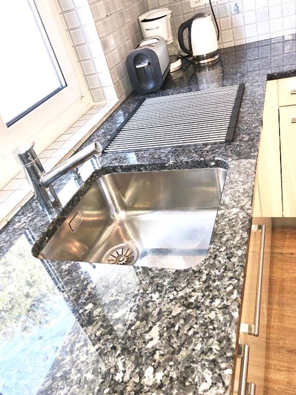 Kuchyň nebo kuchyňský kout v ubytování Konstanz nähe, ruhiges 4-Zim-Wohnung bis 8 Personen