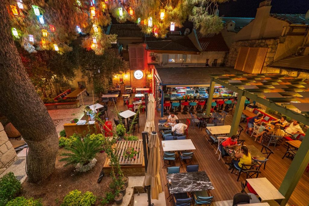 A restaurant or other place to eat at Zen Alacati Hotel