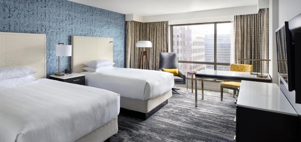 Postel nebo postele na pokoji v ubytování Hyatt Regency Vancouver