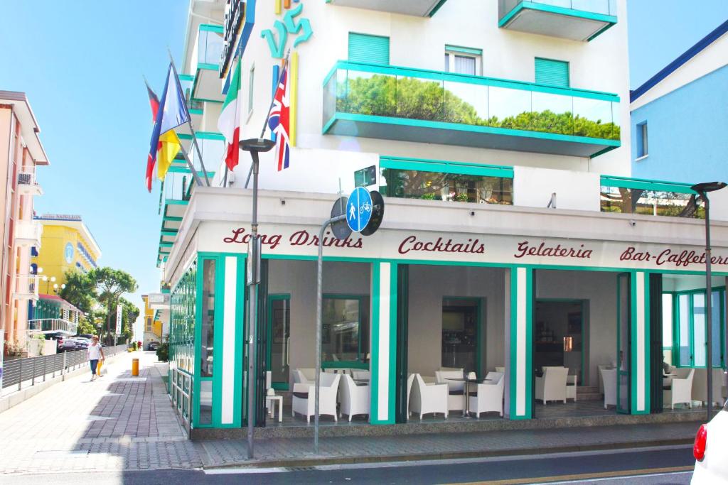 リド・ディ・イエゾロにあるVilla Serenaの建物側のレストラン