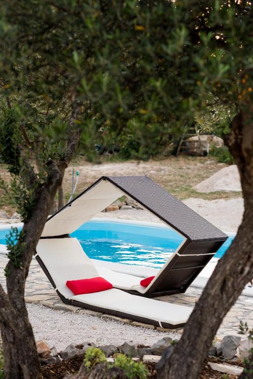 Bazén v ubytování Authentic Camping Dalmatia nebo v jeho okolí