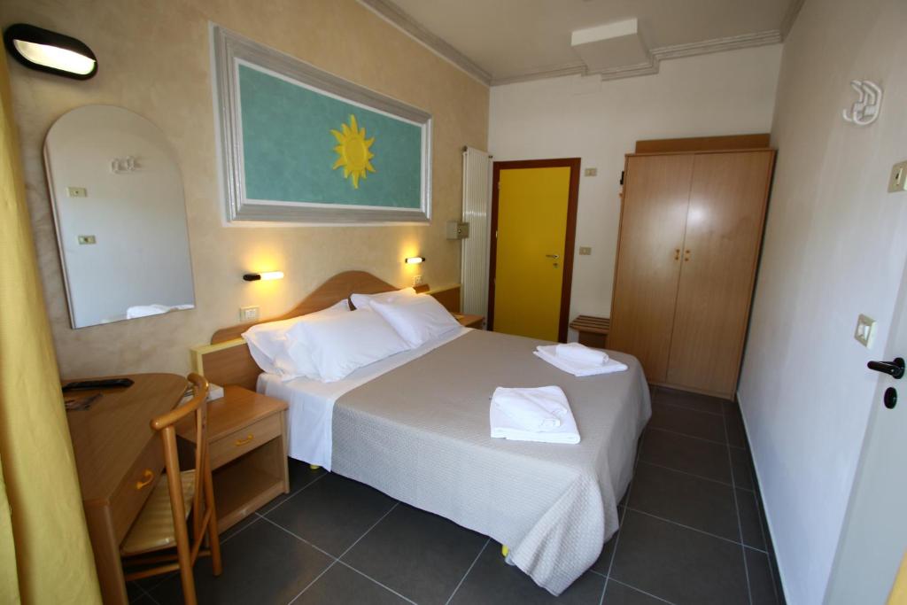 Postel nebo postele na pokoji v ubytování Hotel De Amicis