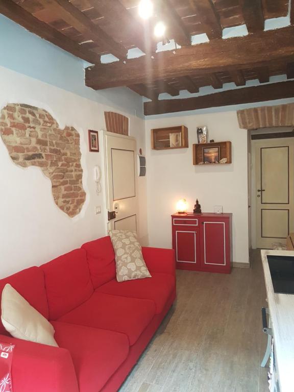 a living room with a red couch and a table at La Casina in Chiusi