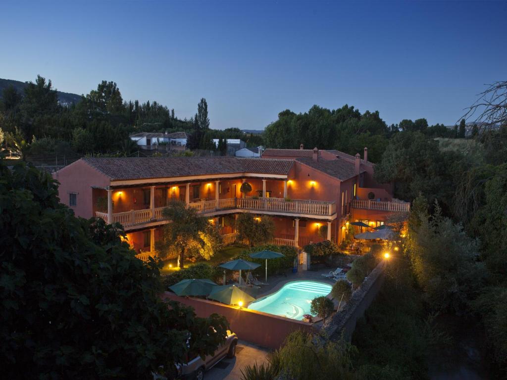 Bazén v ubytovaní Hotel Rural Molino del Puente Ronda alebo v jeho blízkosti