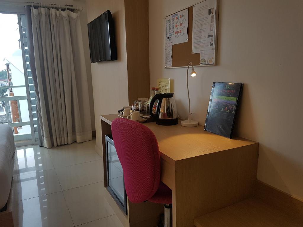 Kuchyň nebo kuchyňský kout v ubytování Kavin Buri Green Hotel