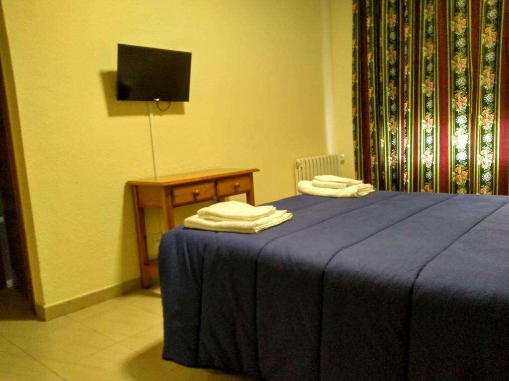 A bed or beds in a room at Hostal Orly