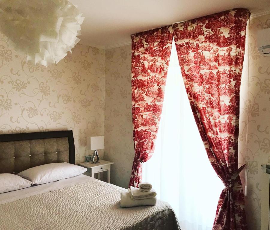 a bedroom with a bed and a window at B&B Civico22 in Torre Maggiore